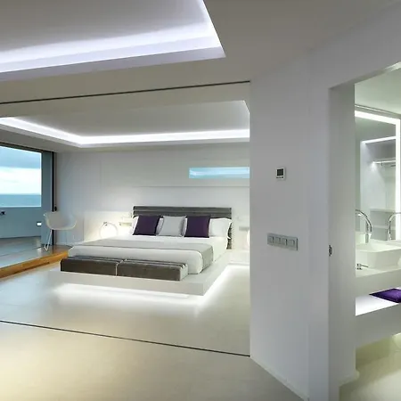 Hotel Design Club Garbi 4*