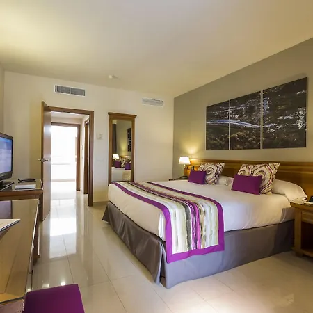 Grand Palladium White Island & 5* Playa d'en Bossa