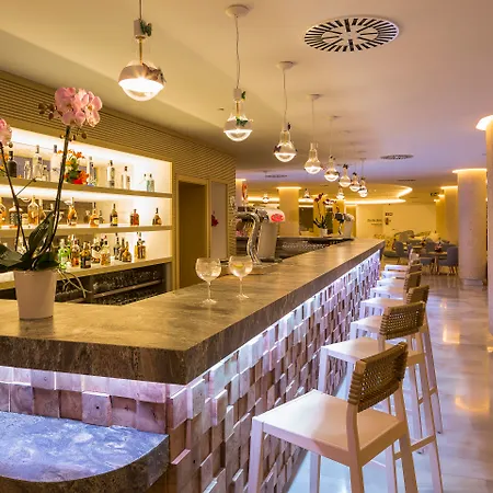 Hotel Grand Palladium White Island & Playa d'en Bossa