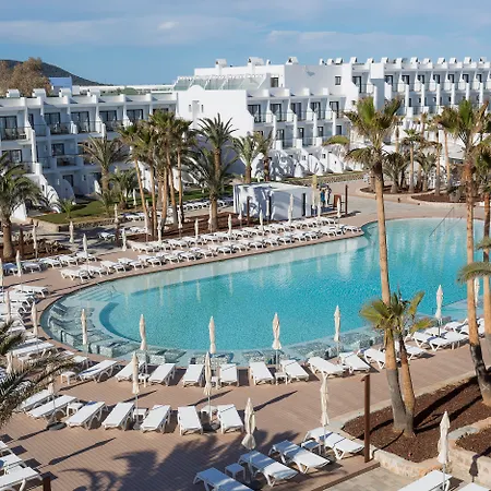 Grand Palladium White Island &