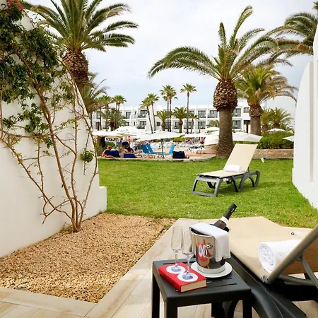 Grand Palladium White Island &