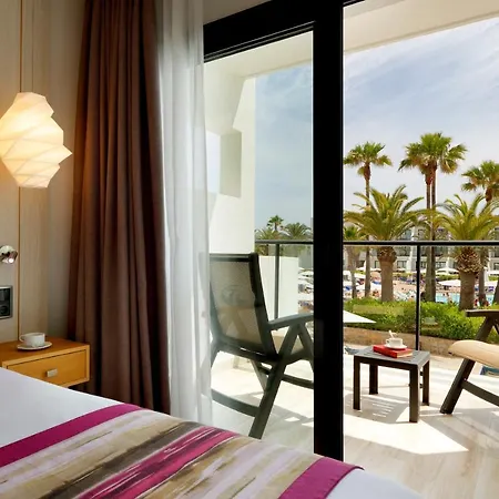 Grand Palladium White Island & Hotel