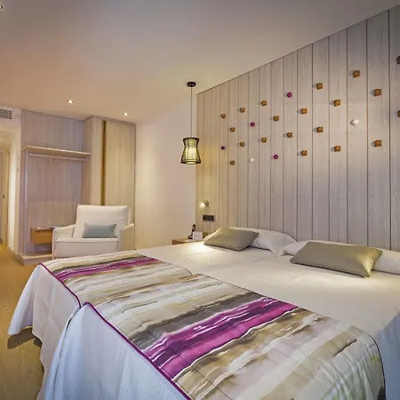 Grand Palladium White Island & Playa d'en Bossa