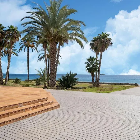 Belvilla By Oyo Beachfront Apartment *
