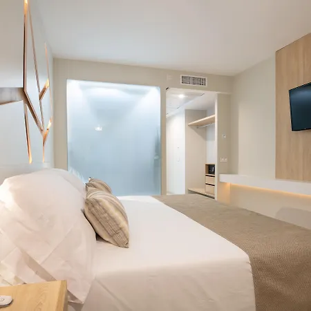 The Ibiza Twiins - 4* Sup Hotel