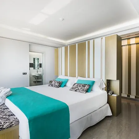The Ibiza Twiins - 4* Sup Hotel