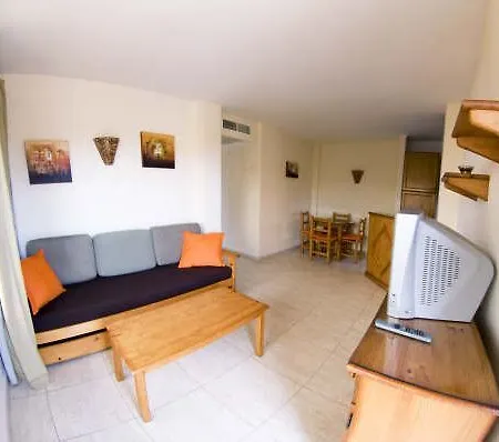 Regina Park Apartment *